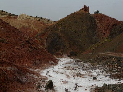 Les mines de sel de Telouet sur l'ancien sentier de la caravane de chameaux de Ouarzazate à Marrakech