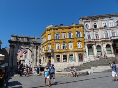 Arc des Sergius Pula