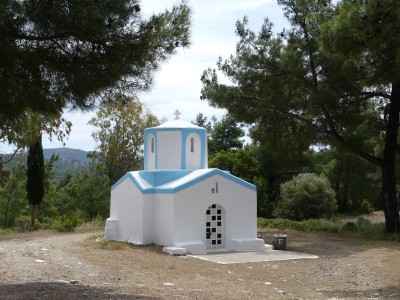 Petite église entre Apollona et Laerma
