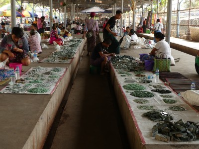Le jade market, le plus grand marché de jade au monde à Mandalay