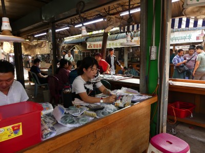 Le jade market, le plus grand marché de jade au monde à Mandalay