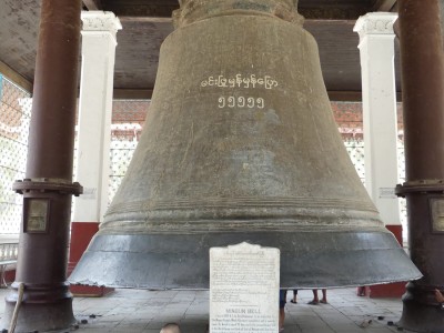 Cloche de Mingun. La plus grosse cloche du monde.