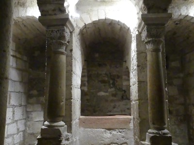 La crypte de l'abbaye Saint-Philibert