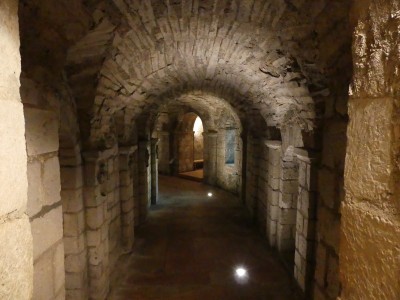 La crypte de l'abbaye Saint-Philibert