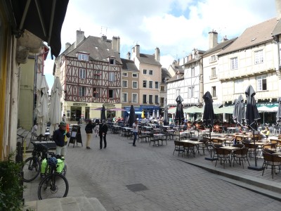 La place Saint-Vincent. Chalon-sur-Saône