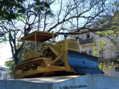 Bulldozer Caterpillar dans le monument du train blindé, Santa Clara