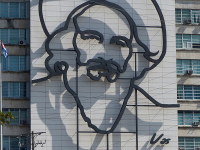 Bâtiment du Ministère de l'intérieur avec vue sur Camilo Cienfuegos